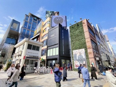 2025年5月15日　表参道にてIWC様　壁面看板点検