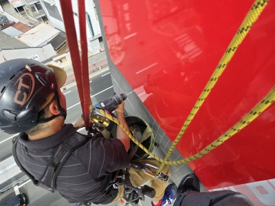 2025年5月26日～28日大阪遠征　壁面看板＆投光器交換　ロープアクセス施工