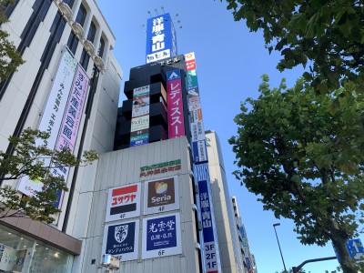 2021年10月28日錦糸町　高所壁面看板シート上貼り施工＊下地ﾌﾟﾗｲﾏｰ処理